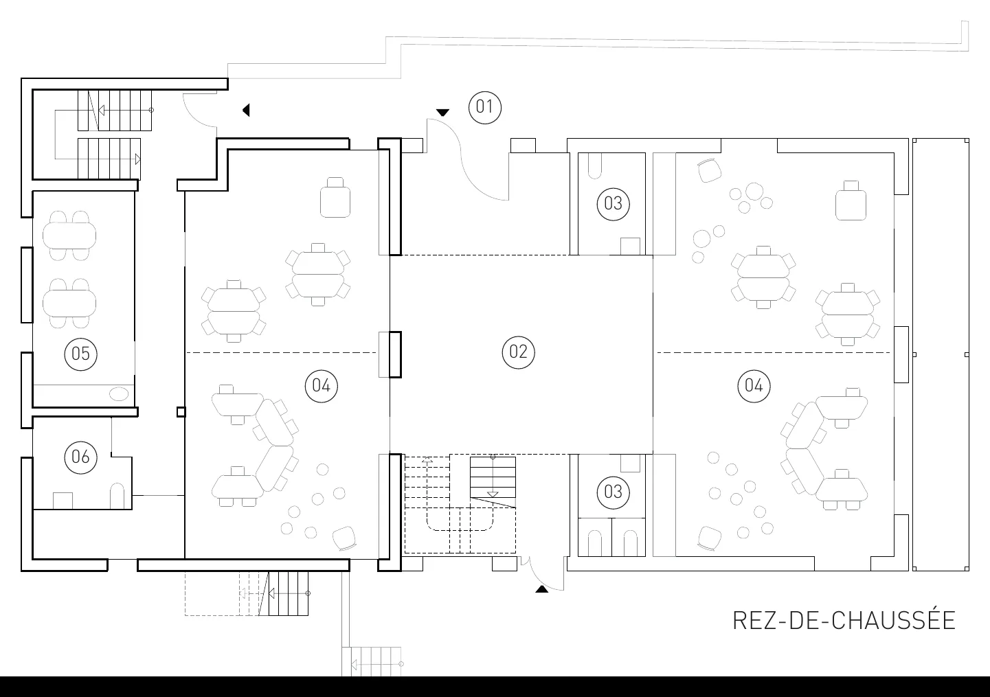 Plan du rez-de-chaussée : quatre classes autour de l'espace commun
