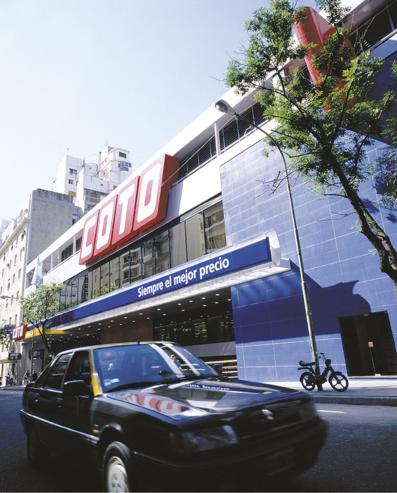 HYPERMARKET EXTERIOR